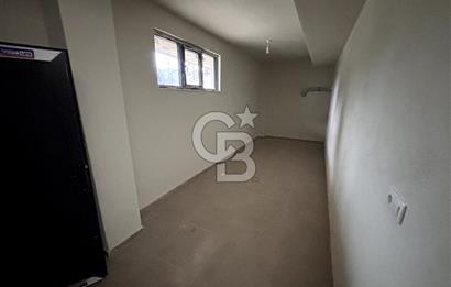 ÜMRANİYE'DE METROYA ADIM MESAFESİ SIFIR BİNADA DEPOLU DÜKKAN