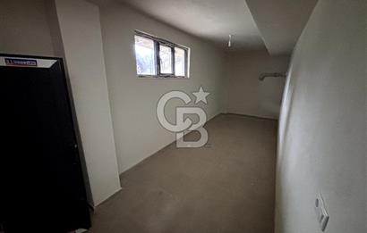 ÜMRANİYE'DE METROYA ADIM MESAFESİ SIFIR BİNADA DEPOLU DÜKKAN