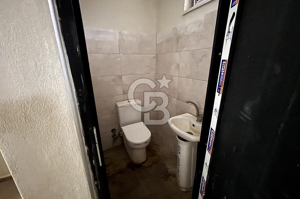 ÜMRANİYE'DE METROYA ADIM MESAFESİ SIFIR BİNADA DEPOLU DÜKKAN