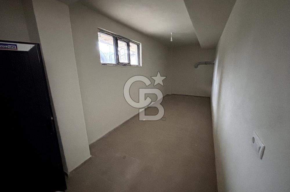 ÜMRANİYE'DE METROYA ADIM MESAFESİ SIFIR BİNADA DEPOLU DÜKKAN