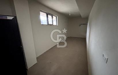 ÜMRANİYE'DE METROYA ADIM MESAFESİ SIFIR BİNADA DEPOLU DÜKKAN