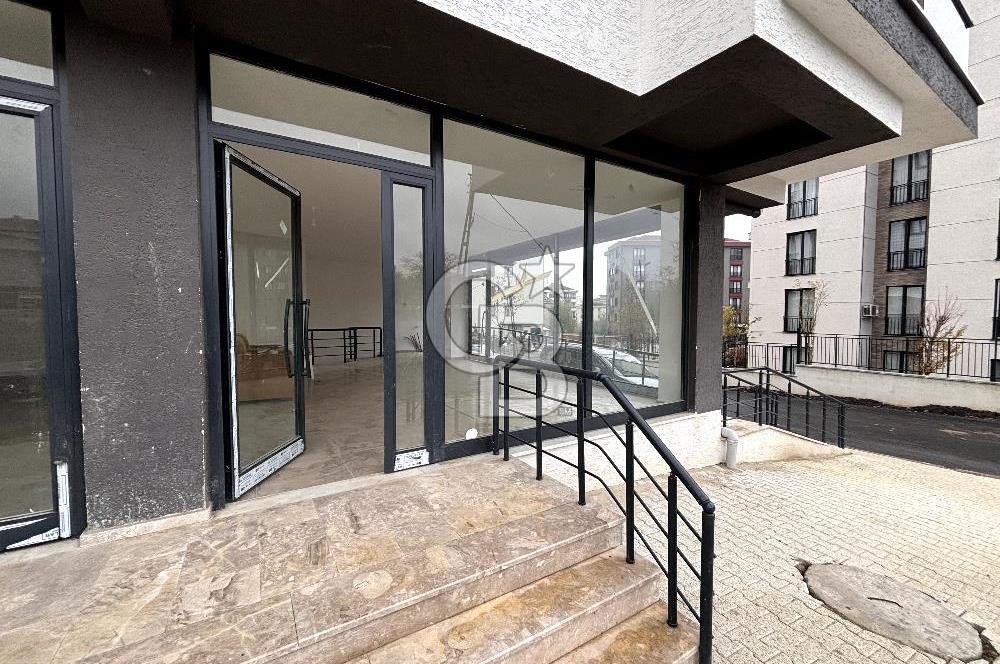 ÜMRANİYE'DE METROYA ADIM MESAFESİ SIFIR BİNADA DEPOLU DÜKKAN