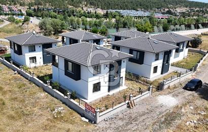 ÇAMLIDEREDE GÖL KIYISINDA 2 KATLI SATILIK VİLLA!