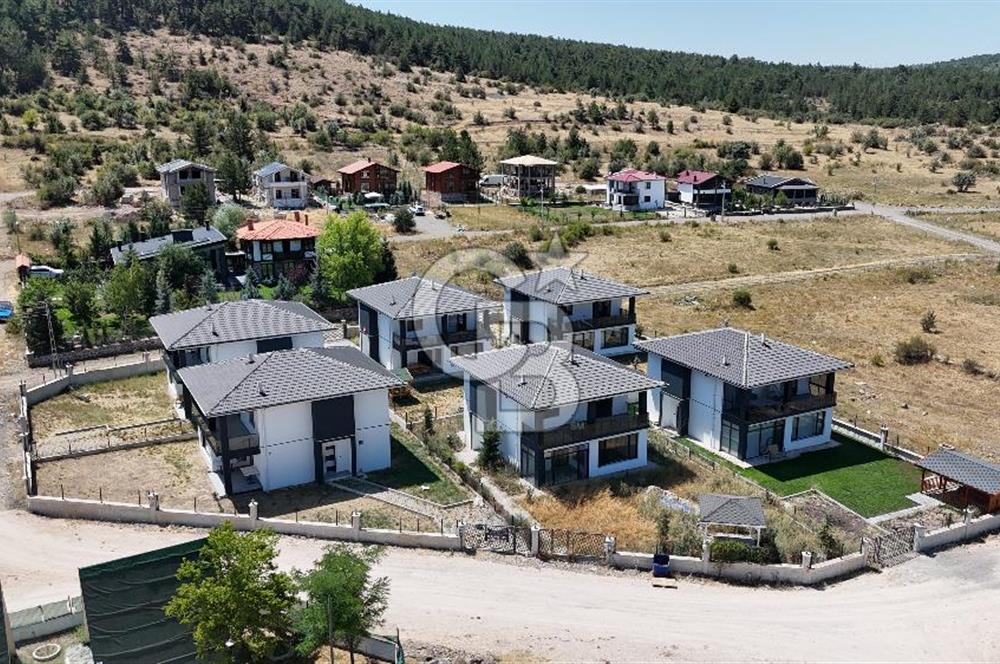 ÇAMLIDEREDE GÖL KIYISINDA 2 KATLI SATILIK VİLLA!