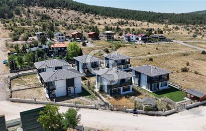 ÇAMLIDEREDE GÖL KIYISINDA 2 KATLI SATILIK VİLLA!