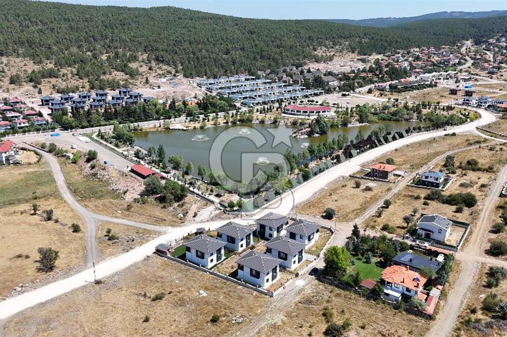 ÇAMLIDEREDE GÖL KIYISINDA 2 KATLI SATILIK VİLLA!