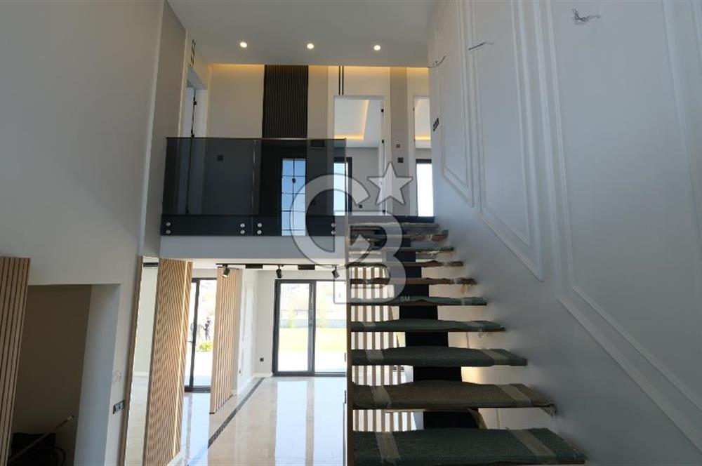 GÖLBAŞI KARŞIYAKA'DA TAM MÜSTAKİL, İSKANLI, SATILIK 6+1 VİLLA