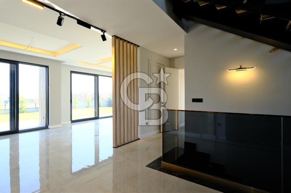 GÖLBAŞI KARŞIYAKA'DA TAM MÜSTAKİL, İSKANLI, SATILIK 6+1 VİLLA