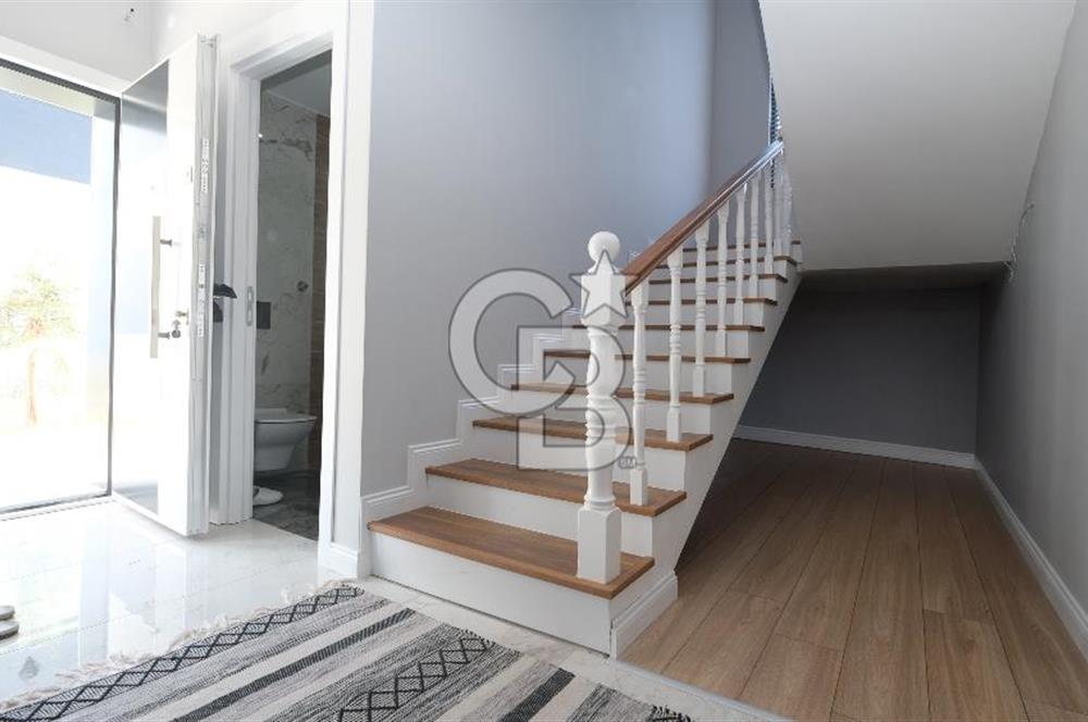 ÇAMLIDEREDE GÖL KIYISINDA 2 KATLI SATILIK VİLLA!