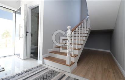 ÇAMLIDEREDE GÖL KIYISINDA 2 KATLI SATILIK VİLLA!