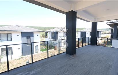 ÇAMLIDEREDE GÖL KIYISINDA 2 KATLI SATILIK VİLLA!