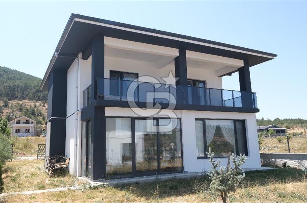 ÇAMLIDEREDE GÖL KIYISINDA 2 KATLI SATILIK VİLLA!