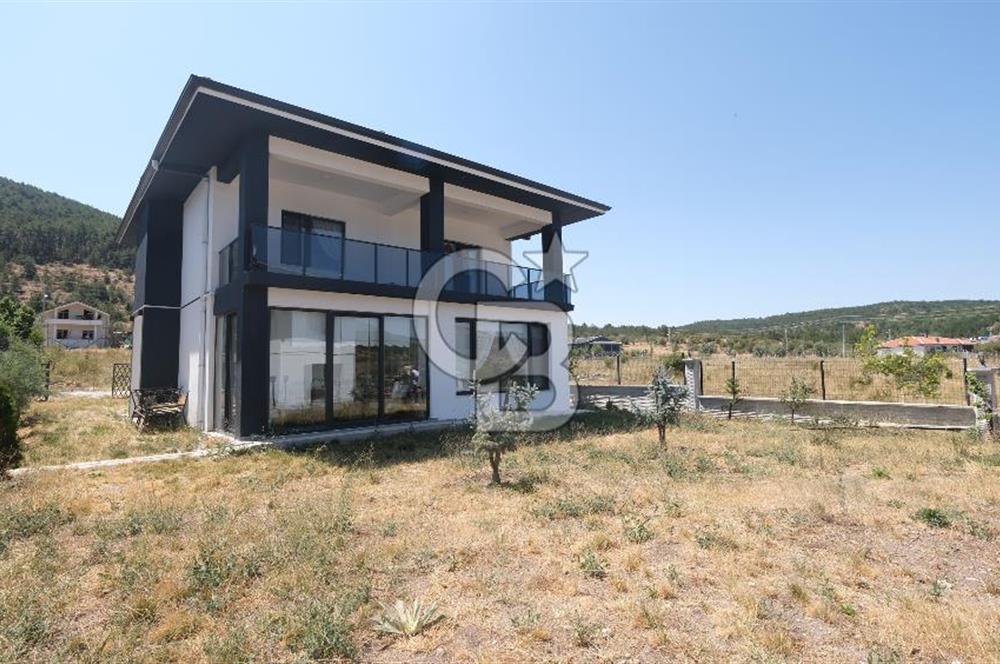 ÇAMLIDEREDE GÖL KIYISINDA 2 KATLI SATILIK VİLLA!