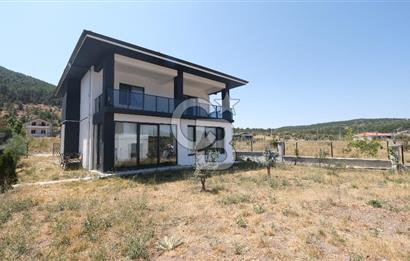 ÇAMLIDEREDE GÖL KIYISINDA 2 KATLI SATILIK VİLLA!