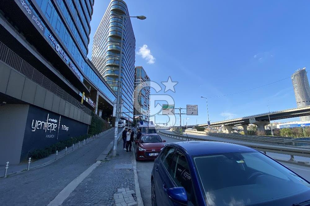 KADIKÖY YENİTEPE NUHOĞLU'NDA B BLOK CADDE ÜZERİ 200 M2 DÜKKAN