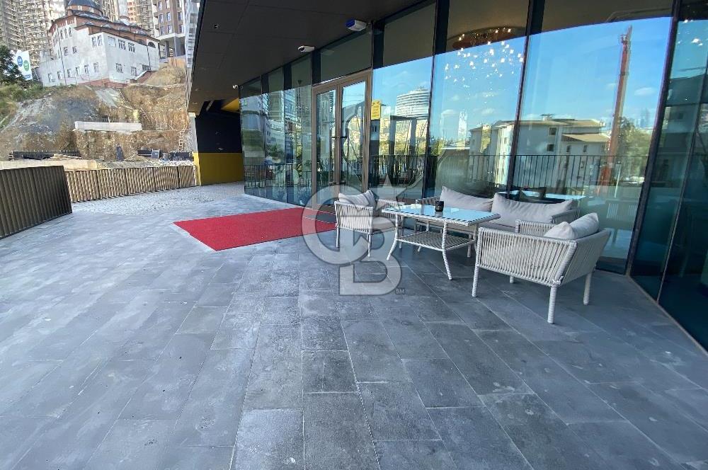 KADIKÖY YENİTEPE NUHOĞLU'NDA B BLOK CADDE ÜZERİ 200 M2 DÜKKAN