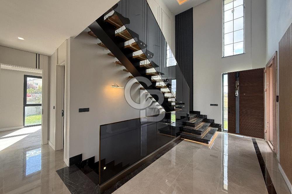 GÖLBAŞI KARŞIYAKA'DA TAM MÜSTAKİL, İSKANLI, SATILIK 6+1 VİLLA