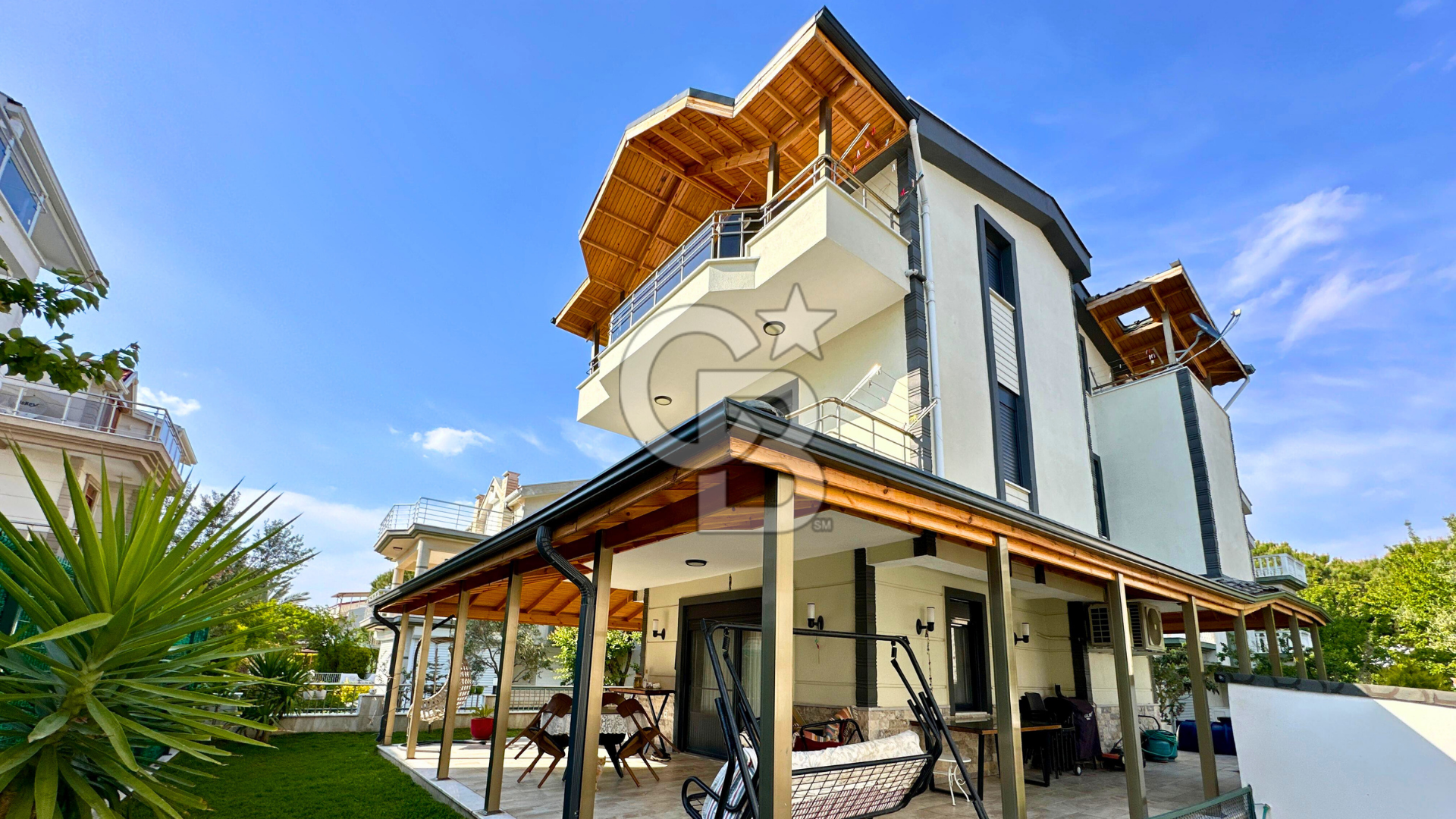 Ayvalık Altınova'da Denize 35 metre, Nezih Lokasyon da Villa