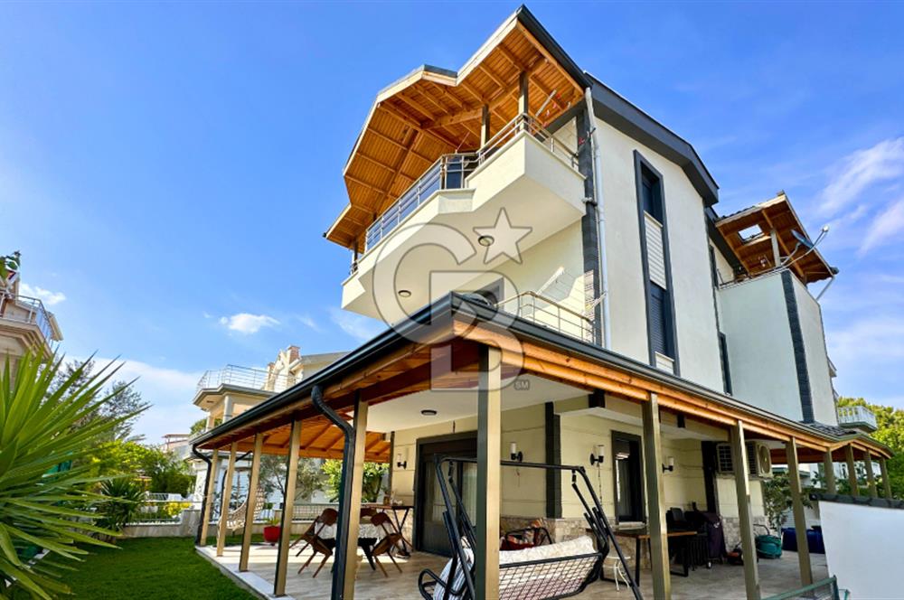 Ayvalık Altınova'da Denize 35 metre, Nezih Lokasyon da Villa