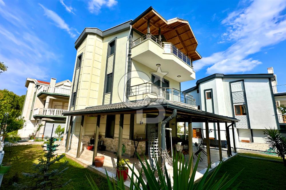 Ayvalık Altınova'da Denize 35 metre, Nezih Lokasyon da Villa