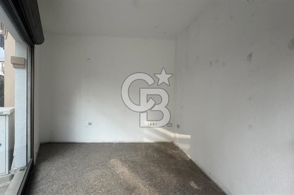 İZMİR, KEMERALTI, ANTİKACILARDA SU BAĞLANTILI 25 M2 DÜKKAN
