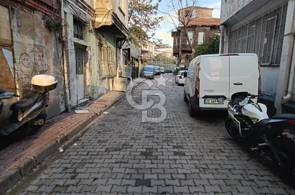 CERRAHPAŞADA DENİZE 1 KM SÜPER YATIRIM FIRSATI BİNA