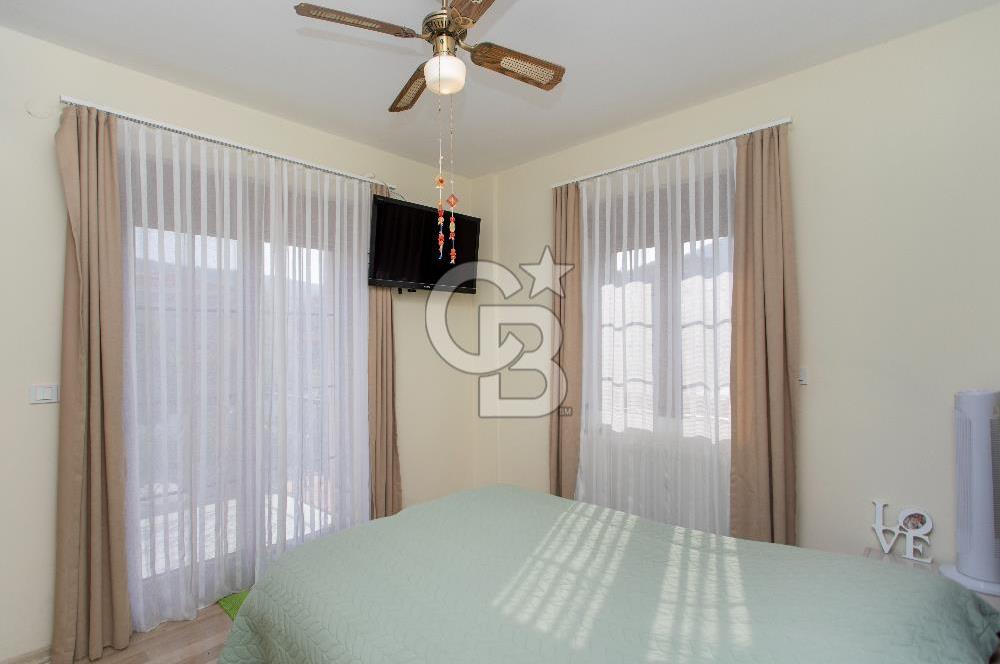 Eski Foça Atatürk Mah. Satılık 3+1 Tam Müstakil Havuzlu Villa