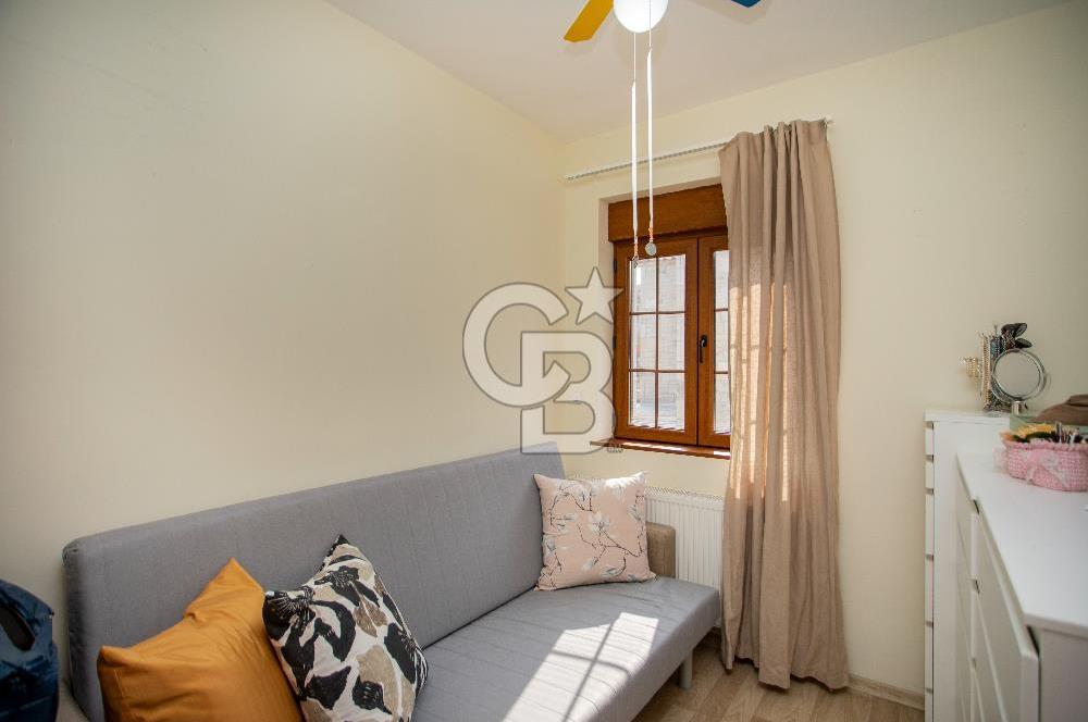 Eski Foça Atatürk Mah. Satılık 3+1 Tam Müstakil Havuzlu Villa