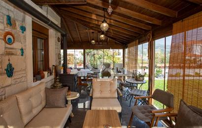 Eski Foça Atatürk Mah. Satılık 3+1 Tam Müstakil Havuzlu Villa