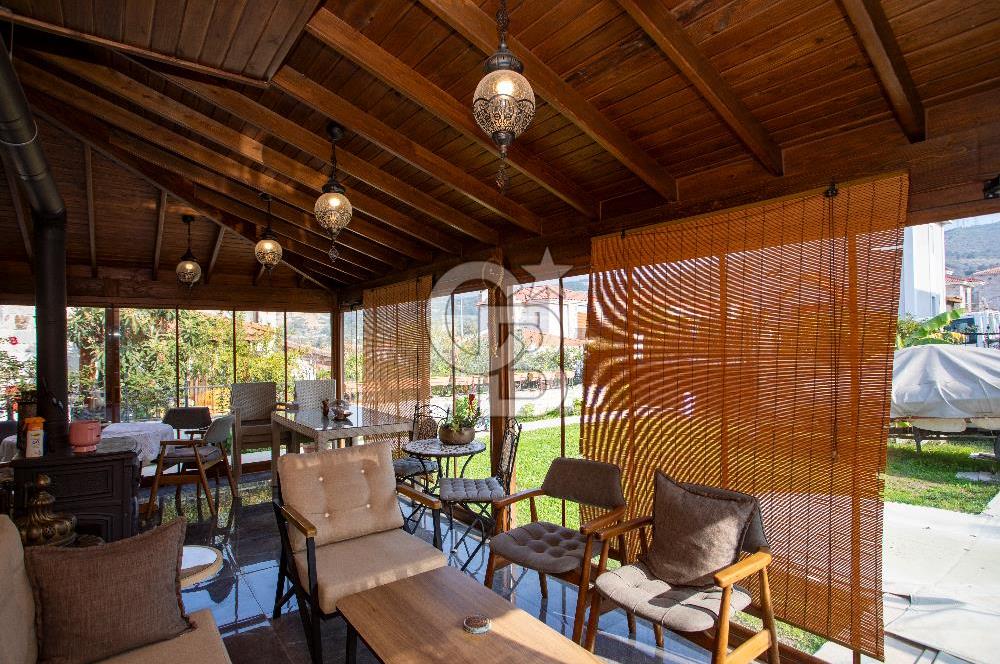 Eski Foça Atatürk Mah. Satılık 3+1 Tam Müstakil Havuzlu Villa