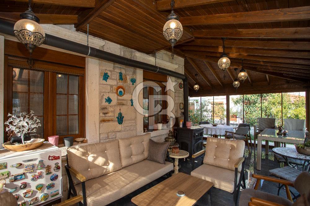 Eski Foça Atatürk Mah. Satılık 3+1 Tam Müstakil Havuzlu Villa