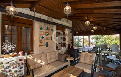 Eski Foça Atatürk Mah. Satılık 3+1 Tam Müstakil Havuzlu Villa