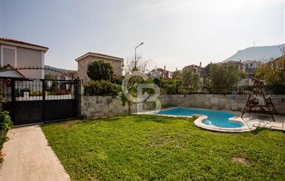 Eski Foça Atatürk Mah. Satılık 3+1 Tam Müstakil Havuzlu Villa