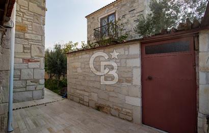 Eski Foça Atatürk Mah. Satılık 3+1 Tam Müstakil Havuzlu Villa