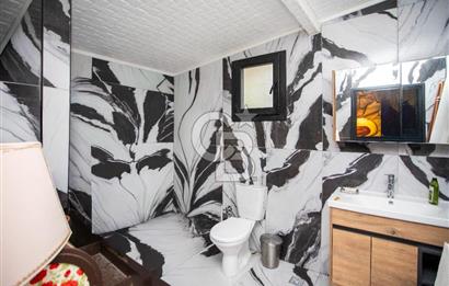 Foça Kozbeyli'de Satılık Arsa İçerisinde Taş Ev