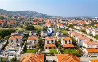 Eski Foça Atatürk Mah. Satılık 3+1 Tam Müstakil Havuzlu Villa