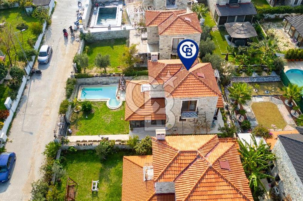 Eski Foça Atatürk Mah. Satılık 3+1 Tam Müstakil Havuzlu Villa