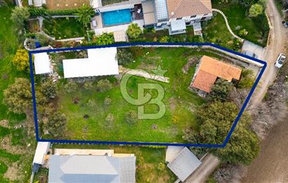 Foça Kozbeyli'de Satılık Arsa İçerisinde Taş Ev