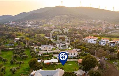 Foça Kozbeyli'de Satılık Arsa İçerisinde Taş Ev