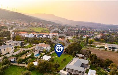 Foça Kozbeyli'de Satılık Arsa İçerisinde Taş Ev