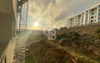 EDREMİT'TE 3+1 EŞYALI, ASANSÖRLÜ, KAPALI MUTFAKLI GENİŞ DAİRE