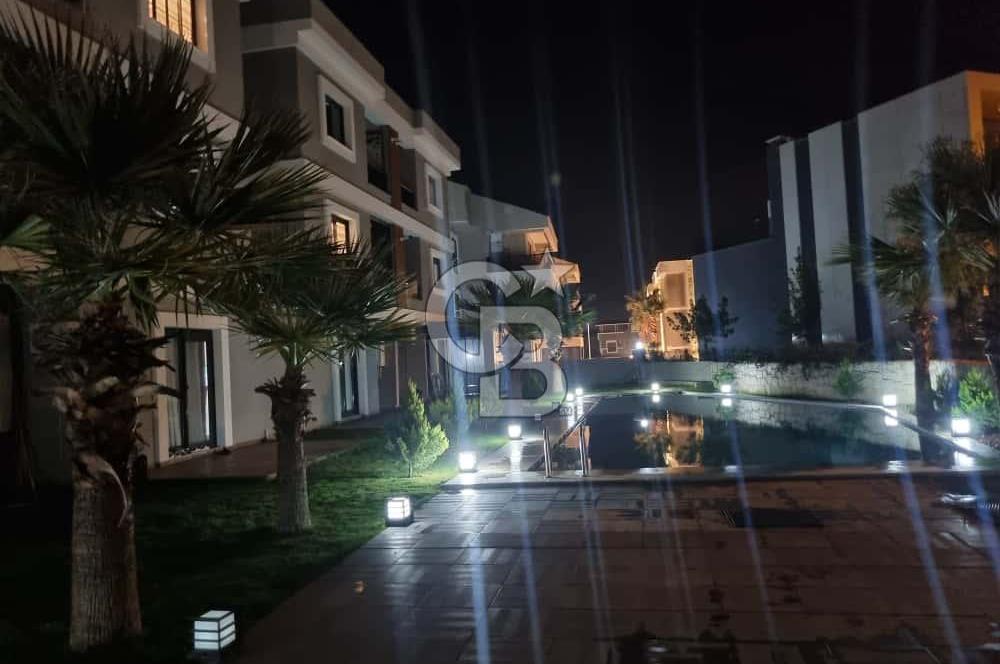 Menderes Cüneytbey Mahallesin de Havuzlu Sitede Ferah Daire