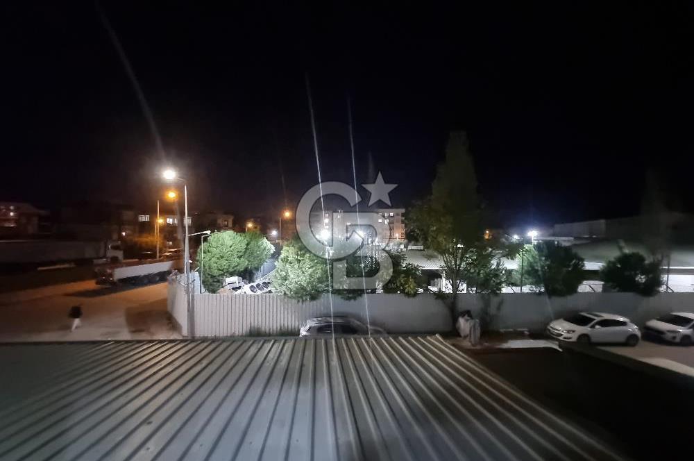 Menderes Cüneytbey Mahallesin de Havuzlu Sitede Ferah Daire