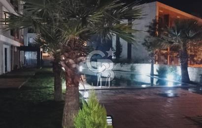 Menderes Cüneytbey Mahallesin de Havuzlu Sitede Ferah Daire