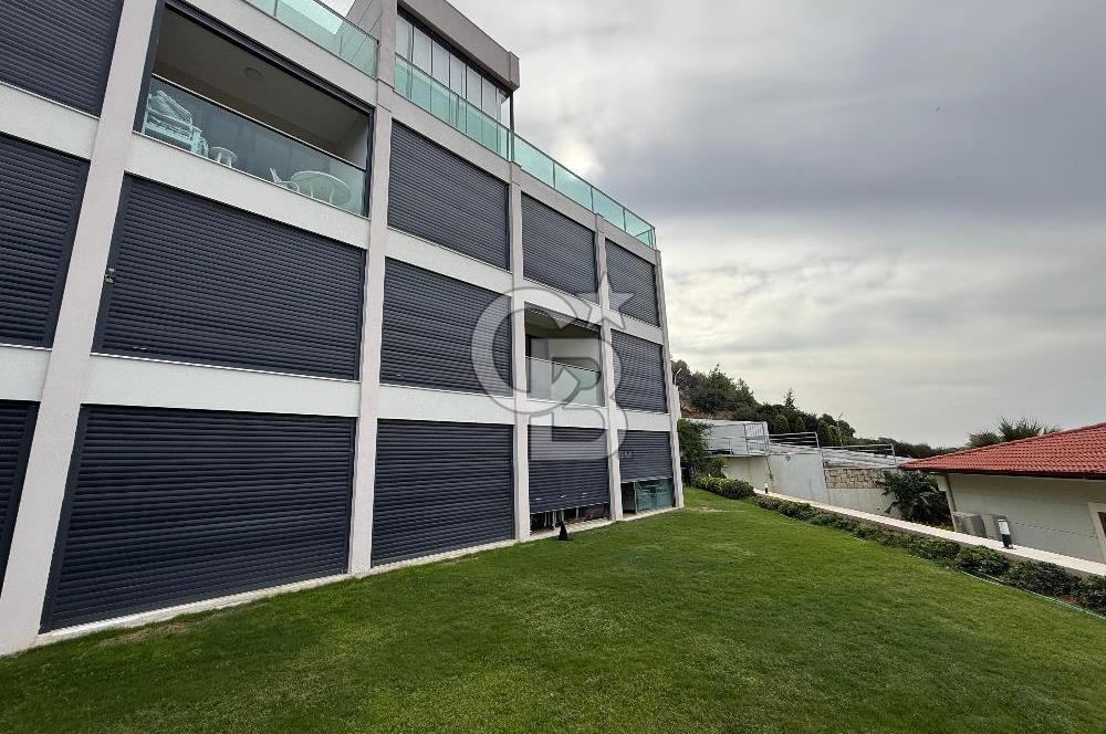 Çeşme'de Denize Sıfır Özel Plajlı ve Havuzlu 1+1 Daire