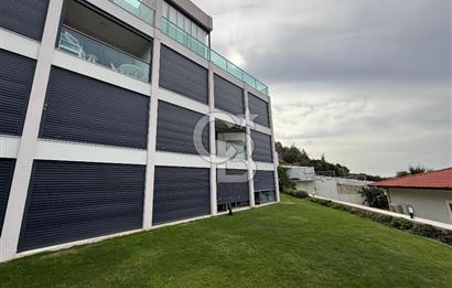 Çeşme'de Denize Sıfır Özel Plajlı ve Havuzlu 1+1 Daire