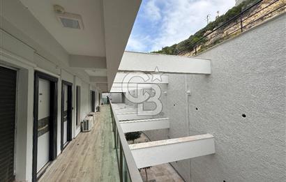 Çeşme'de Denize Sıfır Özel Plajlı ve Havuzlu 1+1 Daire