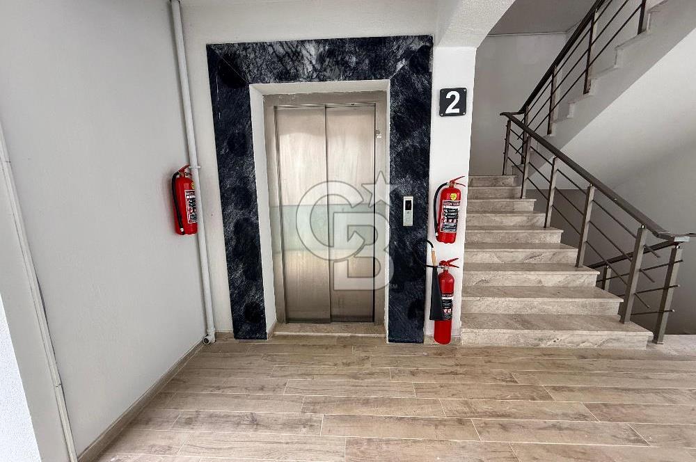 Çeşme'de Denize Sıfır Özel Plajlı ve Havuzlu 1+1 Daire