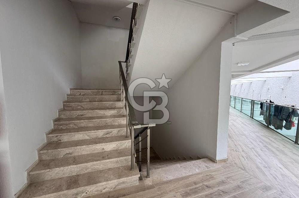 Çeşme'de Denize Sıfır Özel Plajlı ve Havuzlu 1+1 Daire