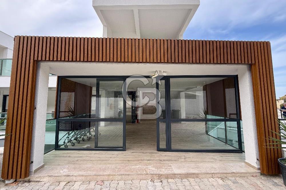 Çeşme'de Denize Sıfır Özel Plajlı ve Havuzlu 1+1 Daire